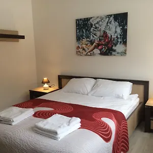 Mona Przy Stacji Metra Апартаменты